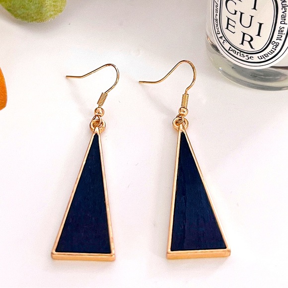 Earrings - Picture 1 of 2